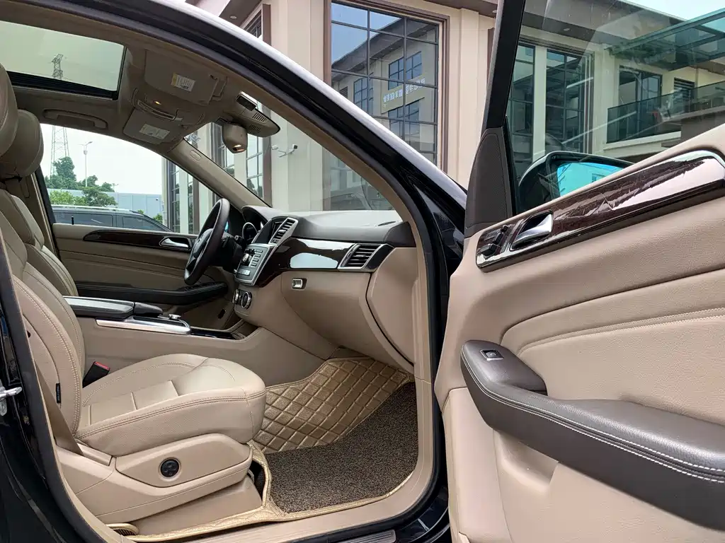 Mercedes-Benz M-Class — миниатюра 16