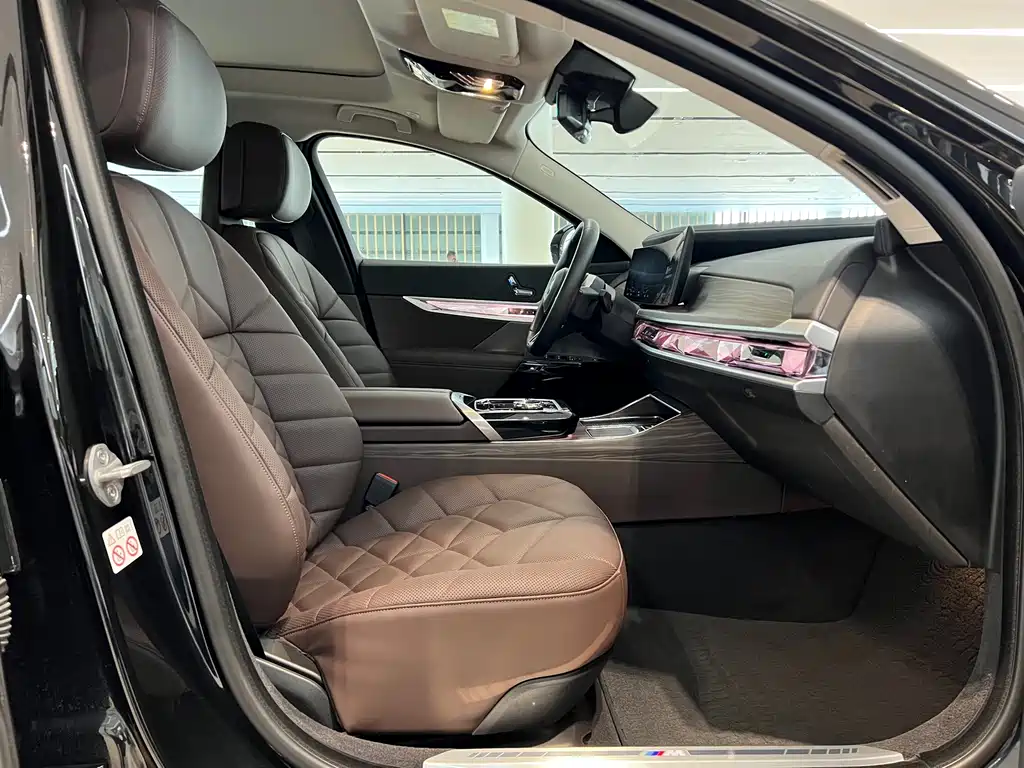 BMW i7 — миниатюра 11