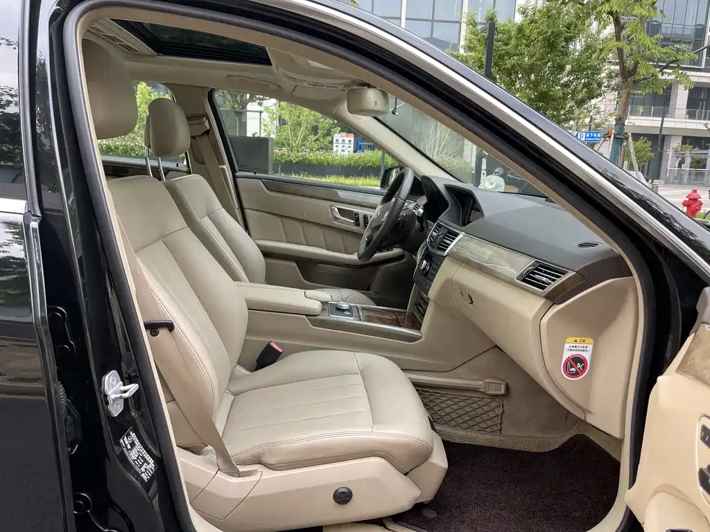 Mercedes-Benz E-Class — миниатюра 7