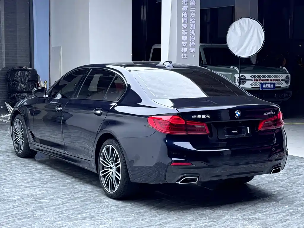 BMW 5 Series — миниатюра 3