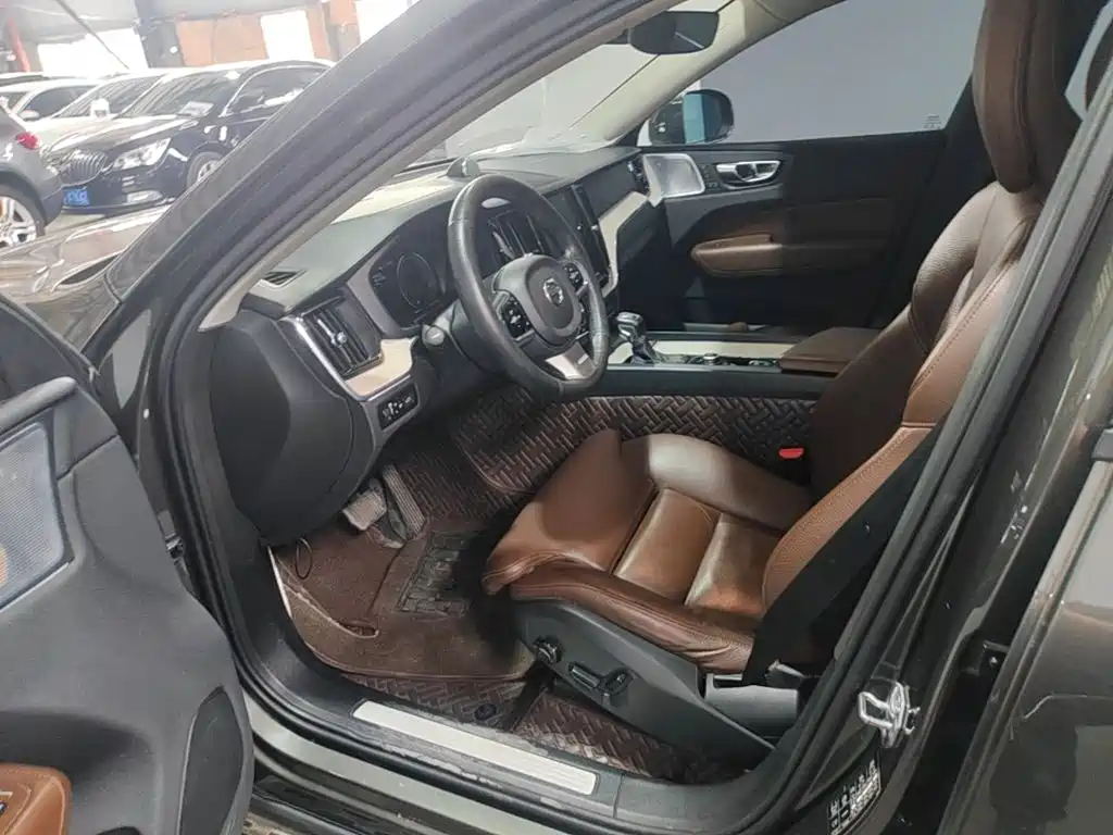 Volvo XC60 — миниатюра 11