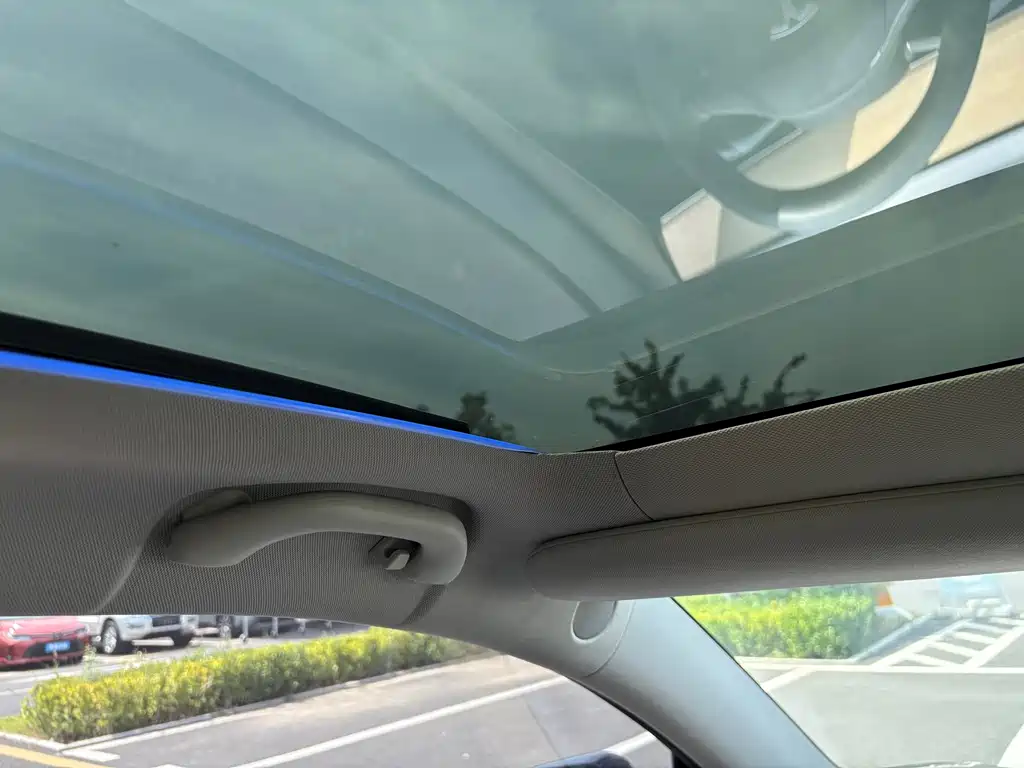 Tesla Model Y — миниатюра 11