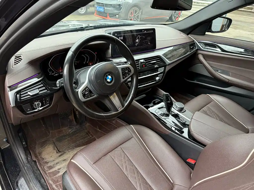 BMW 5 Series — миниатюра 8