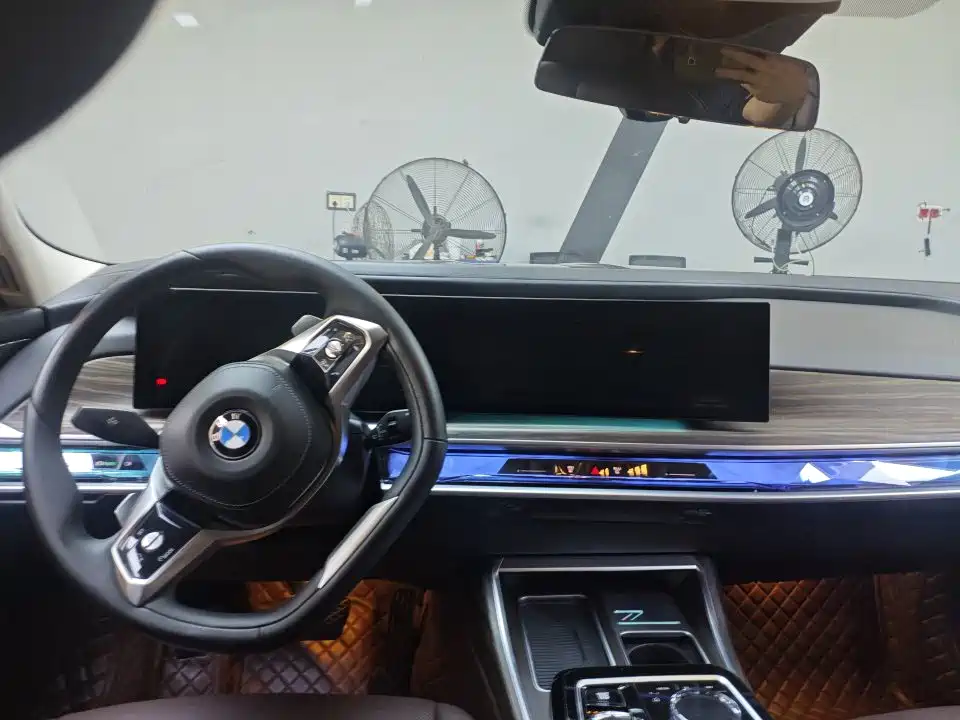 BMW 7 Series — миниатюра 3