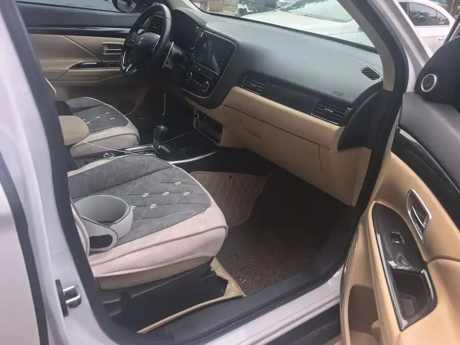 Mitsubishi Outlander — миниатюра 8