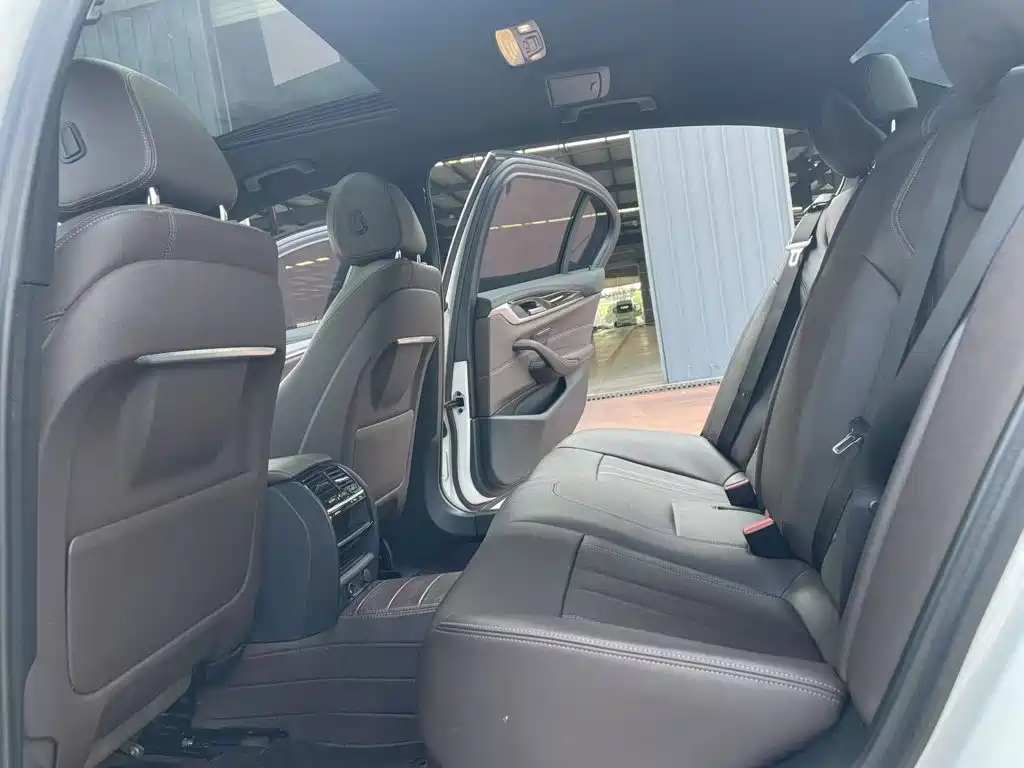 BMW 5 Series — миниатюра 10