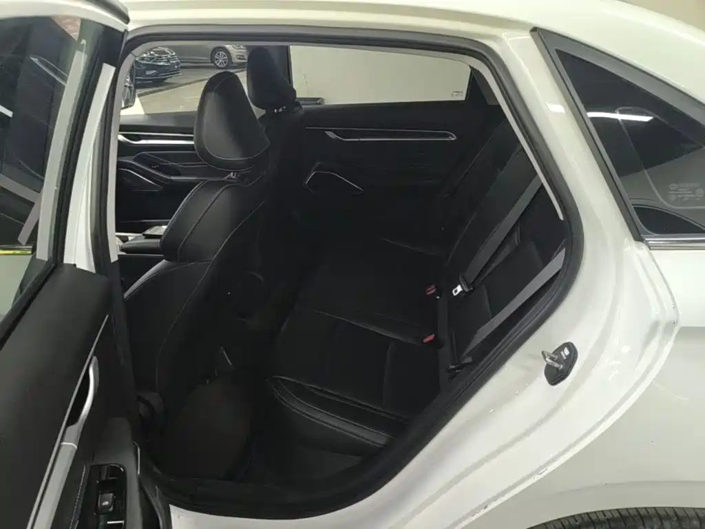 Geely Emgrand — миниатюра 17