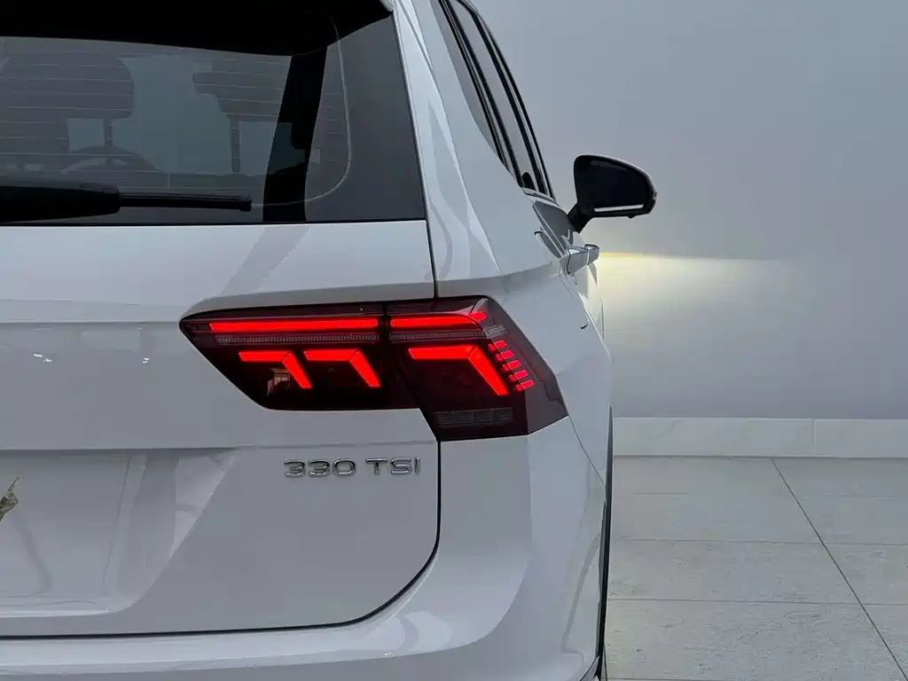 Volkswagen Tiguan L L 2022 330TSI AT R-Line