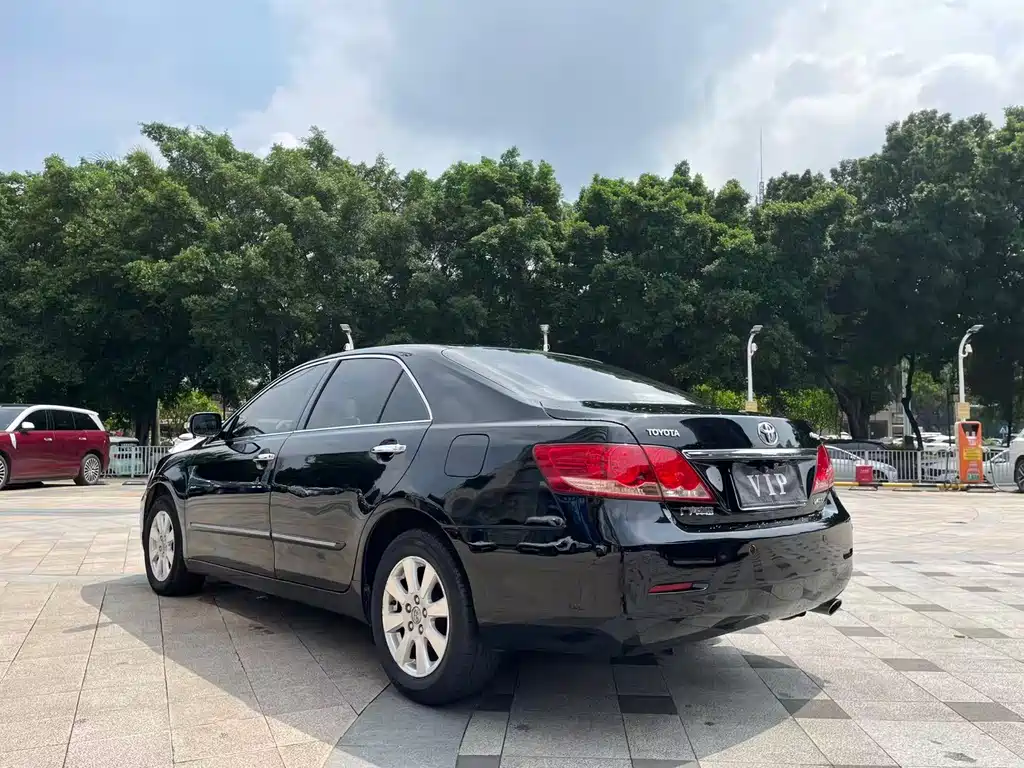 Toyota Camry — миниатюра 5