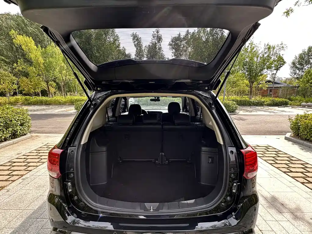 Mitsubishi Outlander — миниатюра 17