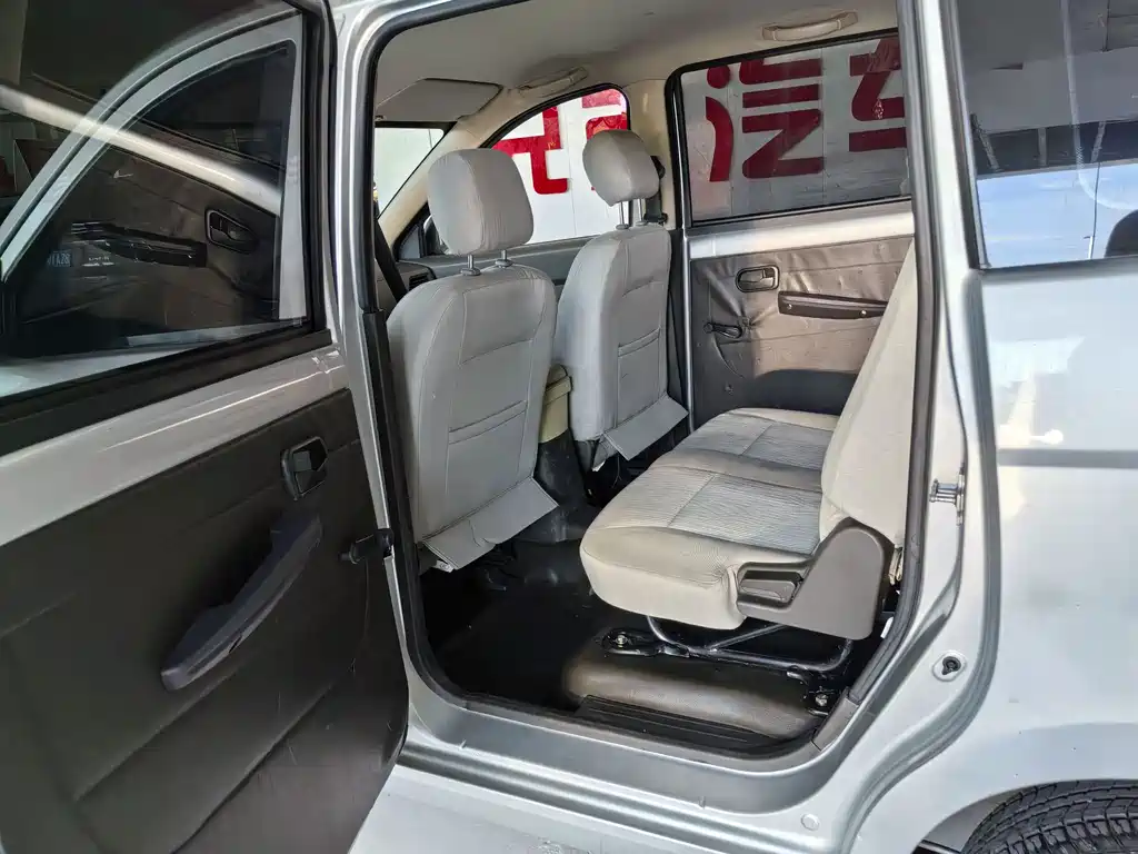 Wuling Hongguang — миниатюра 3