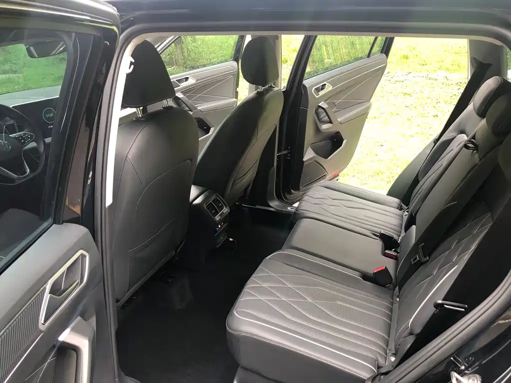 Volkswagen Tiguan L L 2022 330TSI AT R-Line