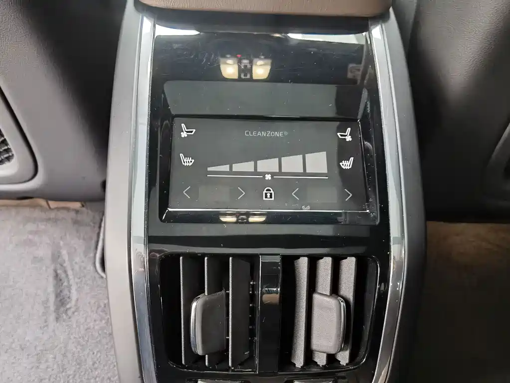 Volvo S90 — миниатюра 11
