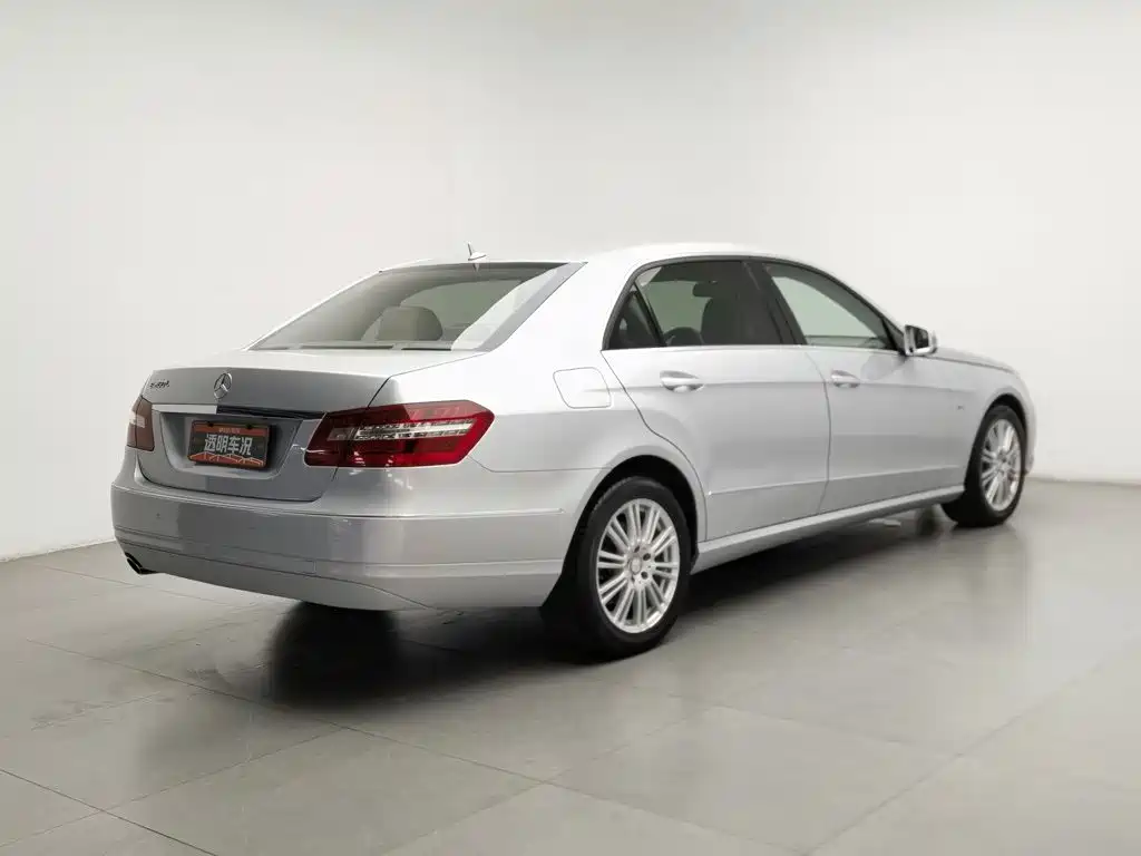 Mercedes-Benz E-Class — миниатюра 2