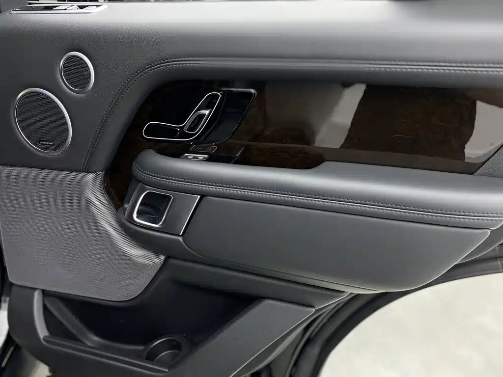 Land Rover Range Rover — миниатюра 36