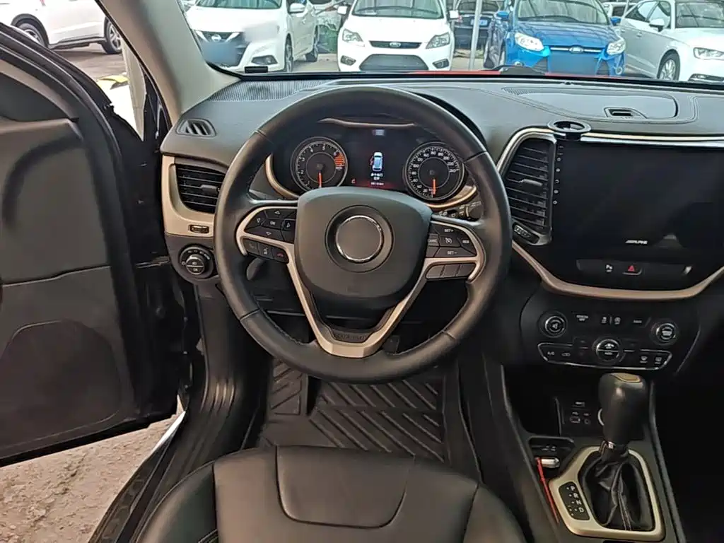 Jeep Cherokee — миниатюра 11