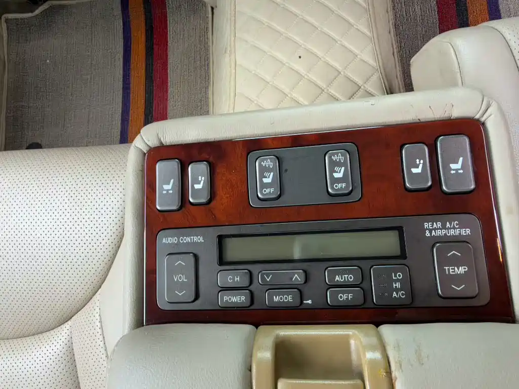 Lexus LS — миниатюра 7