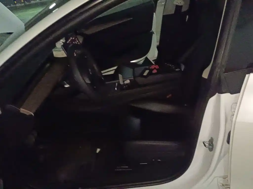 Tesla Model 3 — миниатюра 16