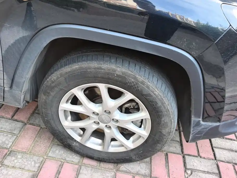 Jeep Cherokee — миниатюра 6