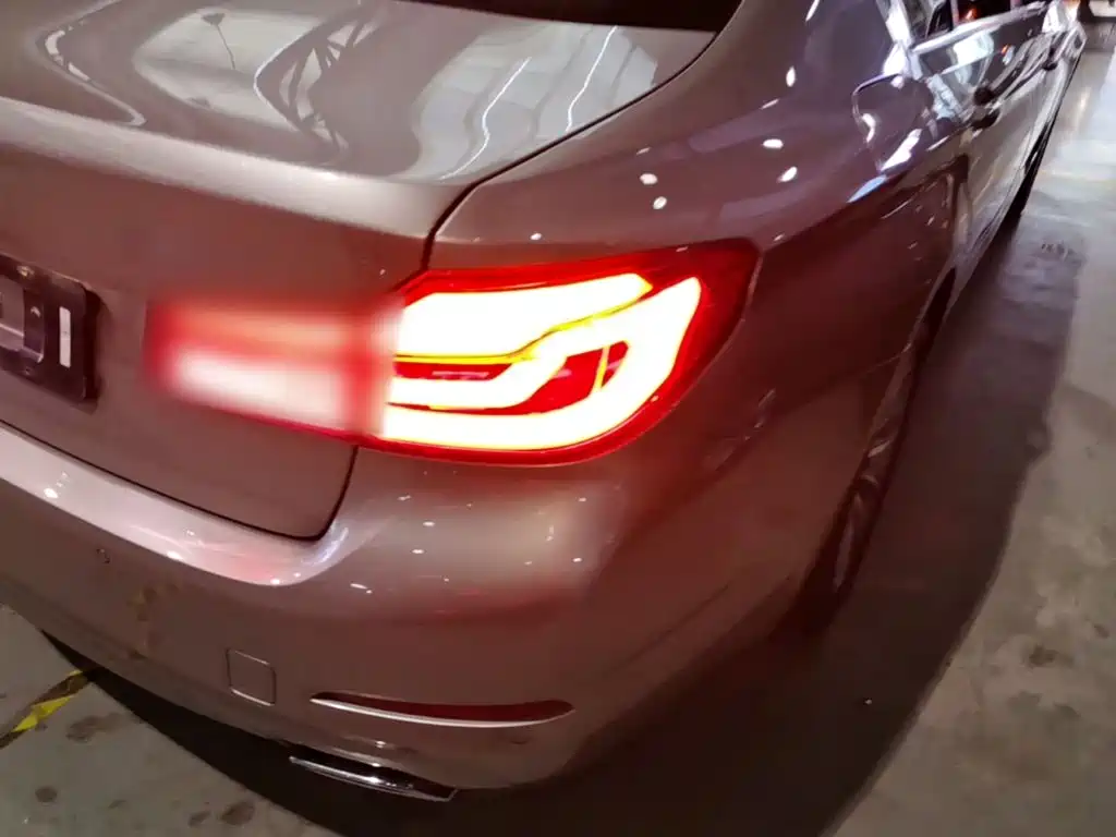 BMW 5 Series — миниатюра 8