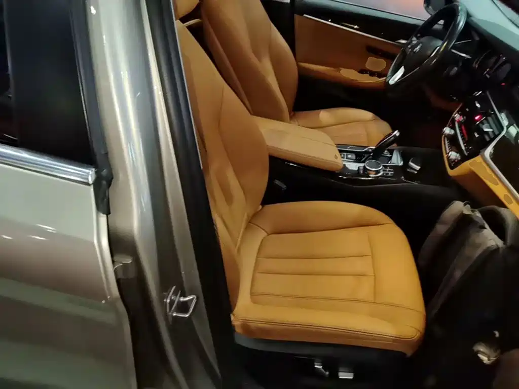BMW 5 Series — миниатюра 25