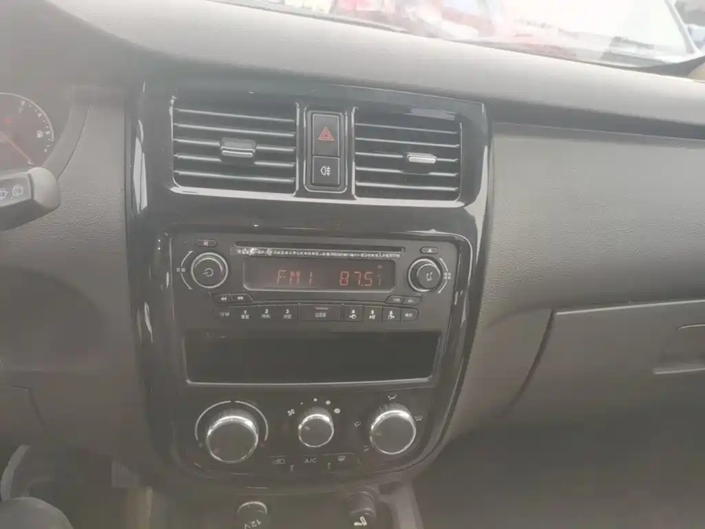 Wuling Rongguang V — миниатюра 13