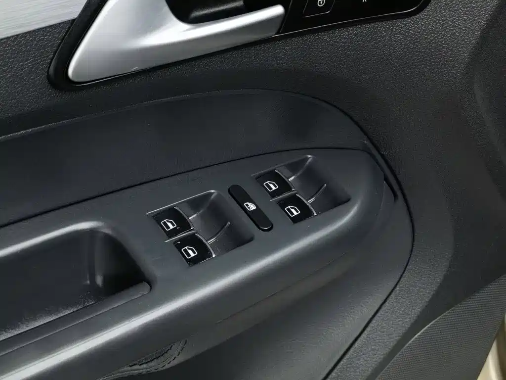 Volkswagen Touran — миниатюра 9