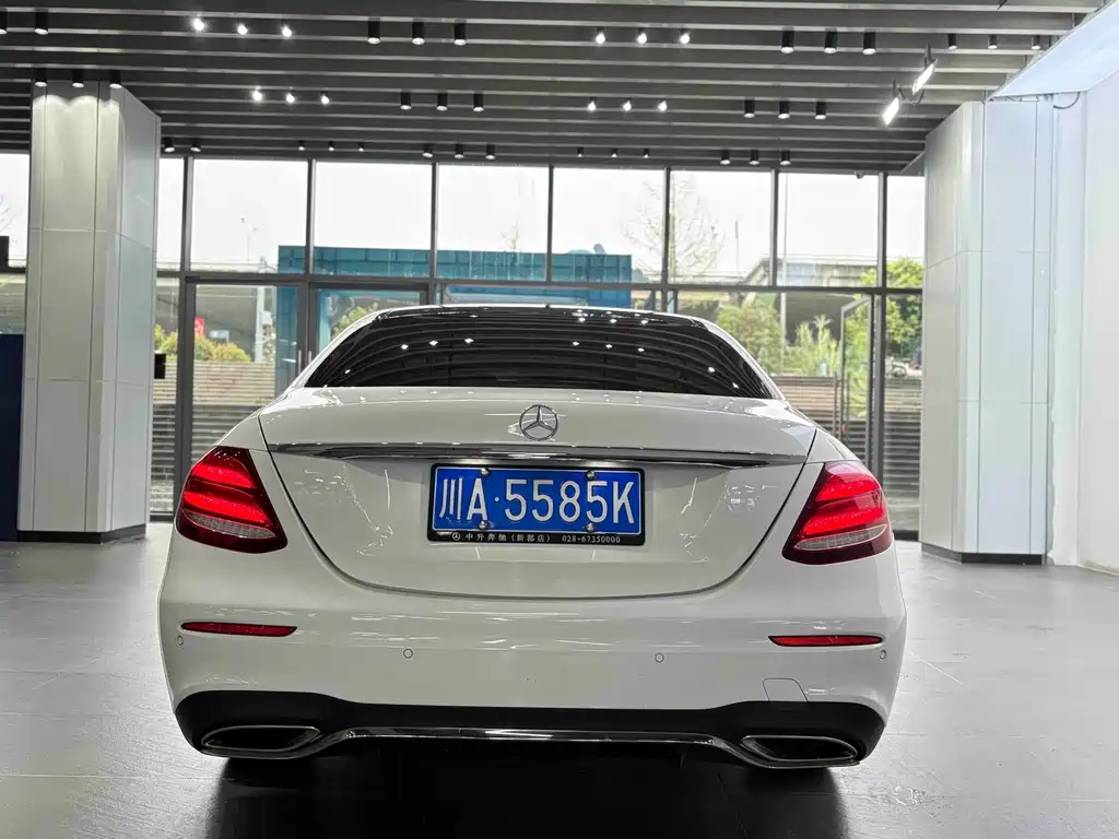 Mercedes-Benz E-Class — миниатюра 5