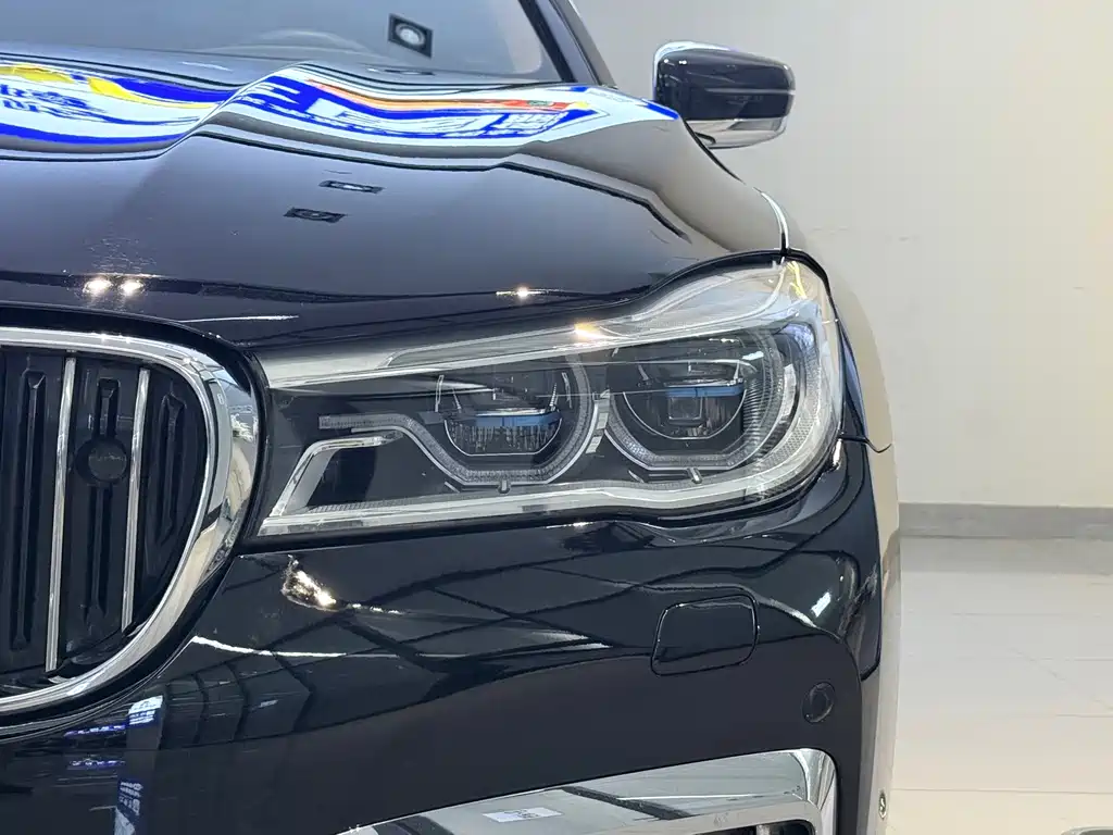 BMW 7 Series — миниатюра 4