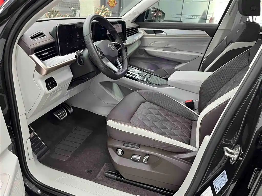 Volkswagen Tavendor 2023 380TSI R-Line