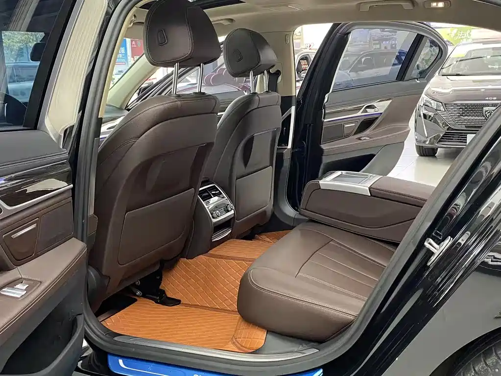 BMW 7 Series 7 2016 730Li Lead