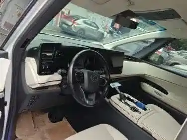 Lexus LM — миниатюра 3