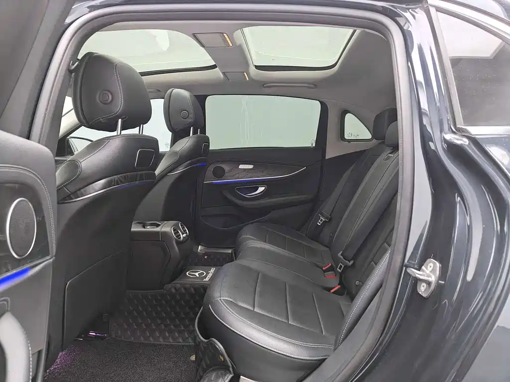 Mercedes-Benz E-Class — миниатюра 11