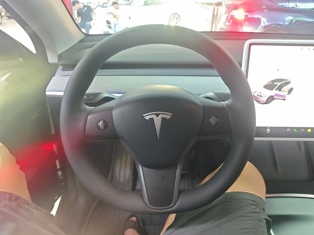 Tesla Model Y — миниатюра 11