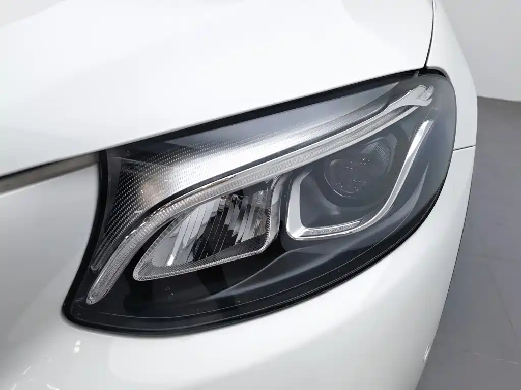 Mercedes-Benz GLC — миниатюра 7