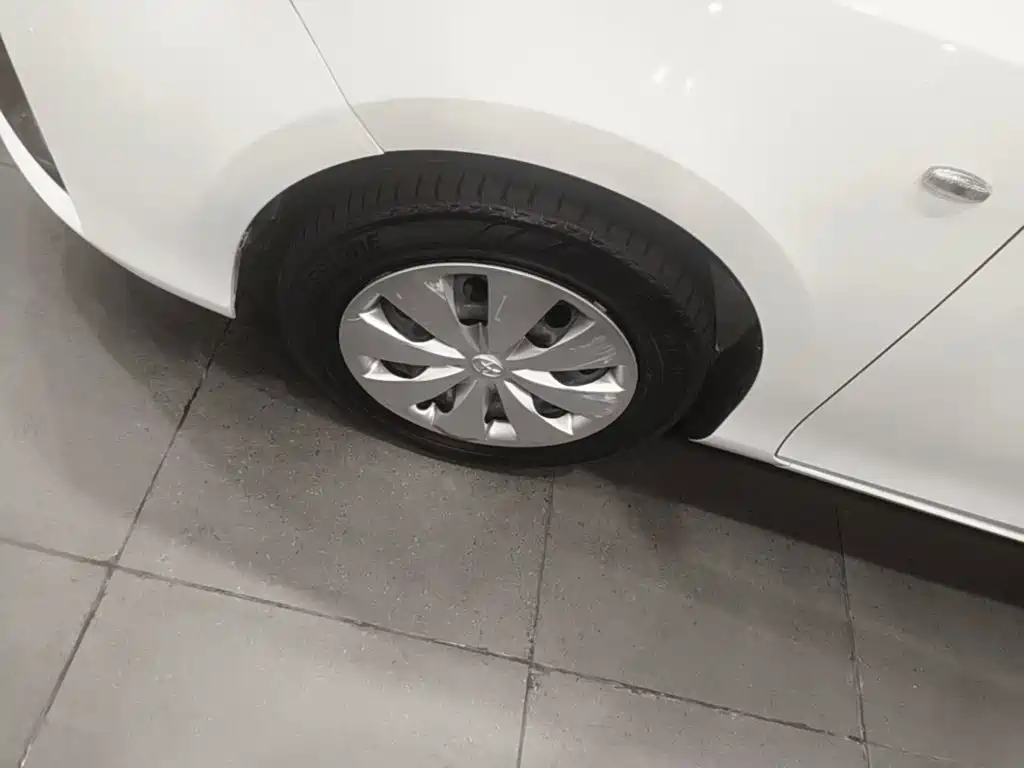 Toyota Yaris L — миниатюра 23