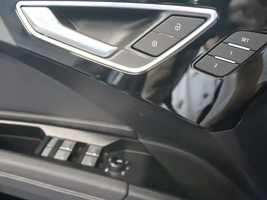 Audi Q4 e-tron — миниатюра 15