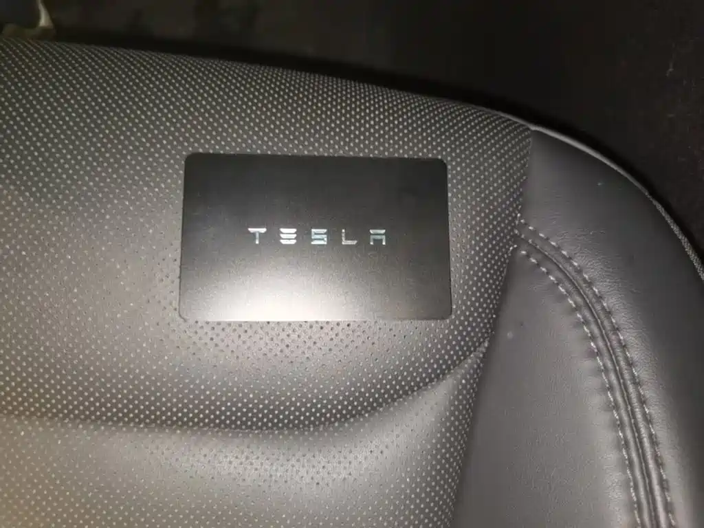 Tesla Model Y — миниатюра 9