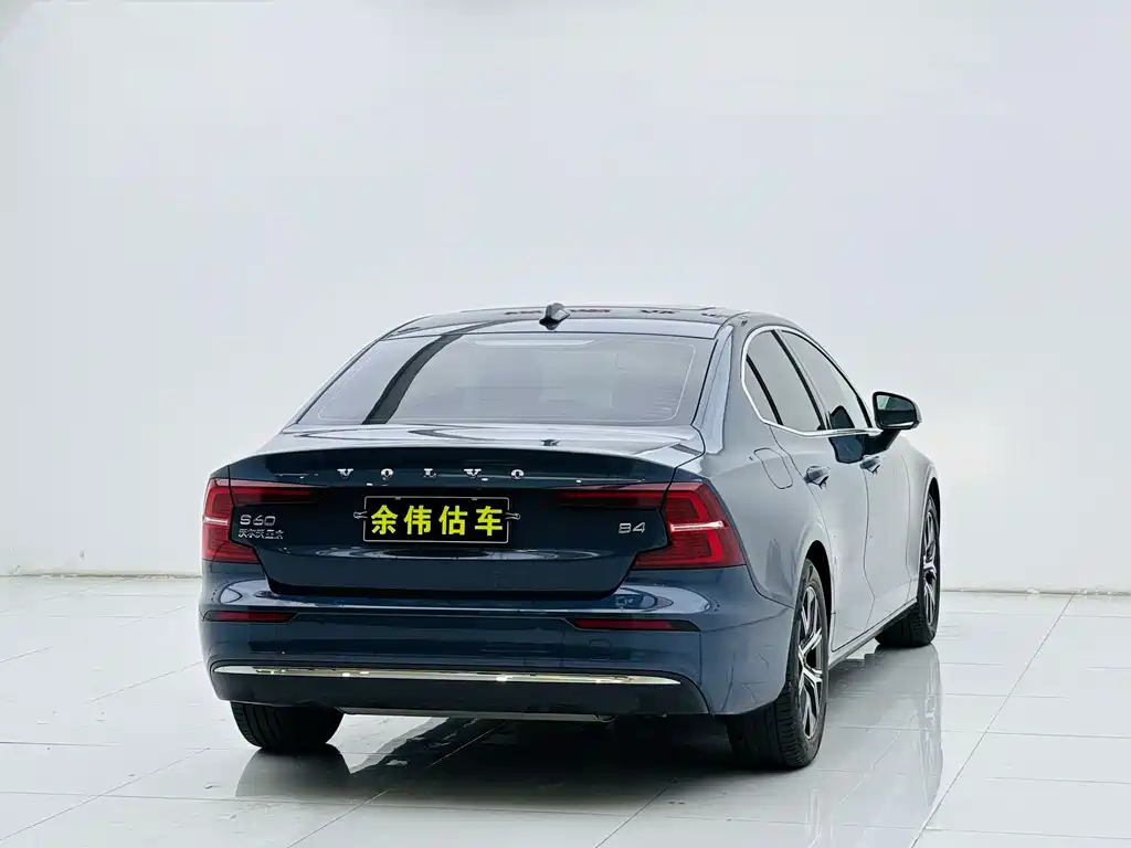 Volvo S60 2023 B4 Luxury