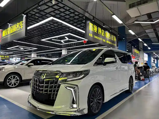 TOYOTA ELFA 2020