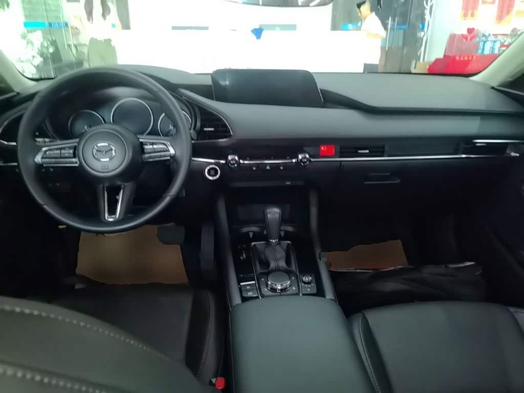 Mazda Mazda3 Axela 2.0 л 2024 г. Серебристо-серый, пробег 7500 км