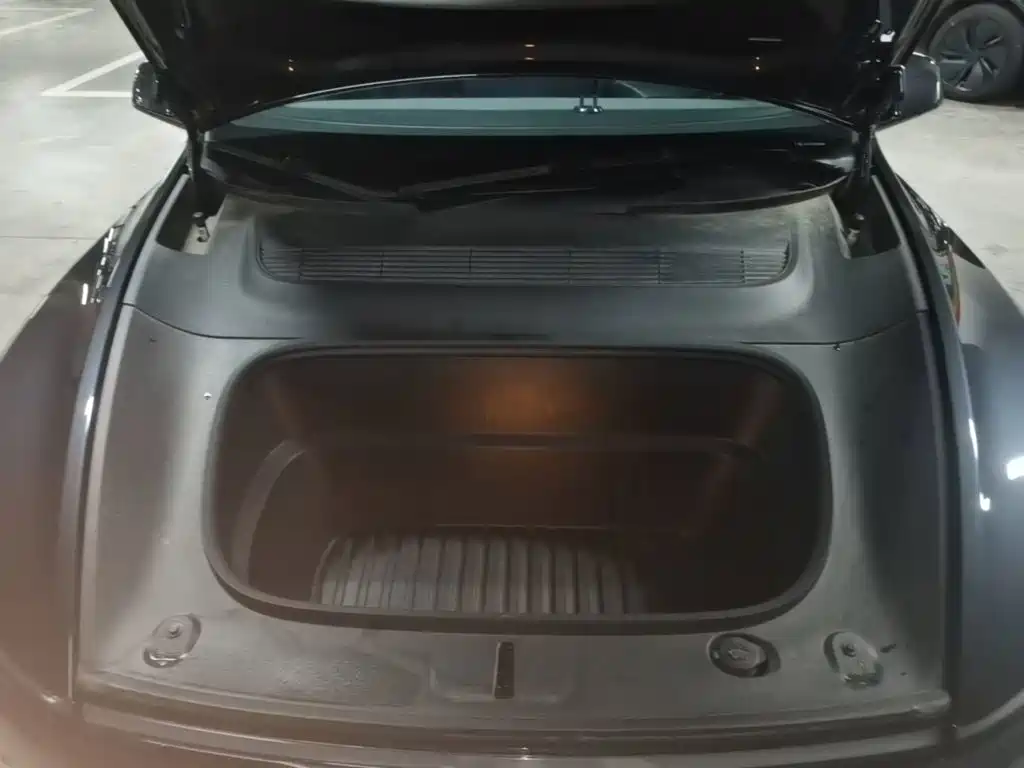 Tesla Model Y — миниатюра 20