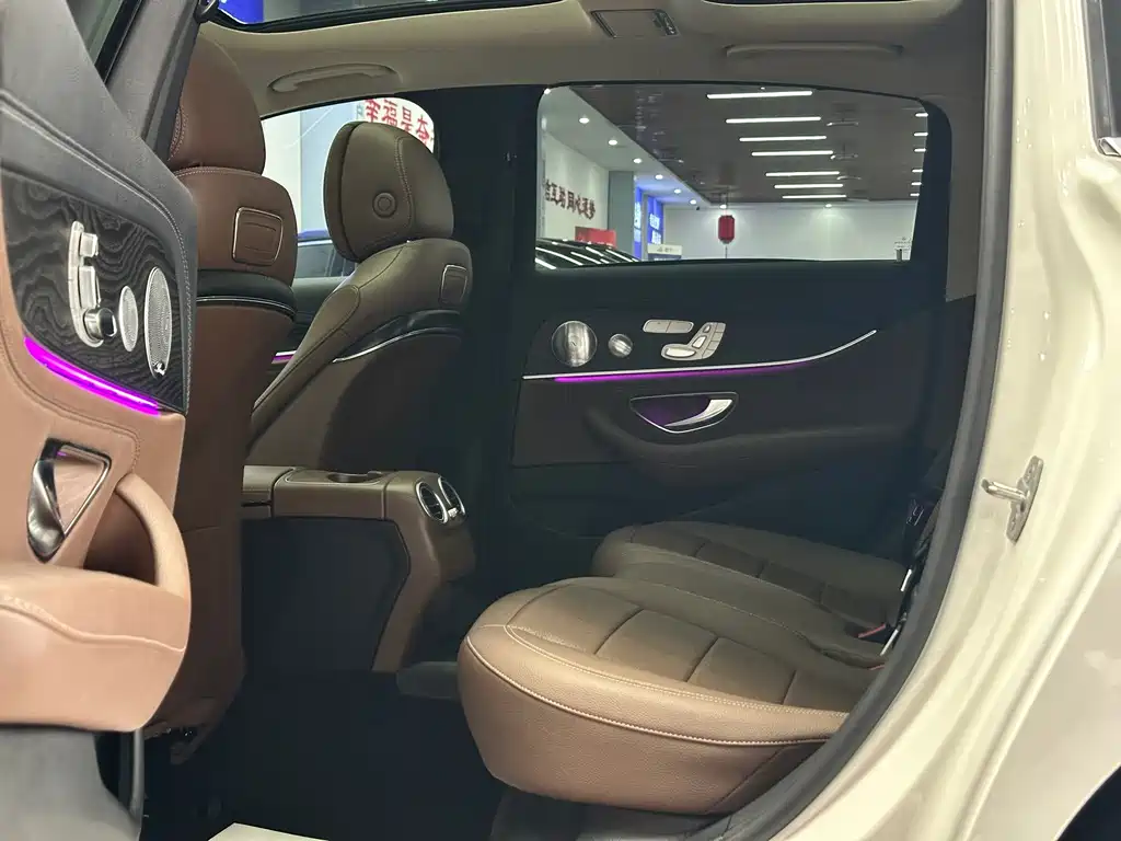 Mercedes-Benz E-Class — миниатюра 8