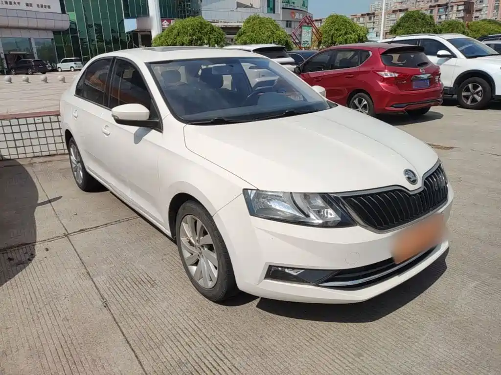 Skoda Rapid — миниатюра 4