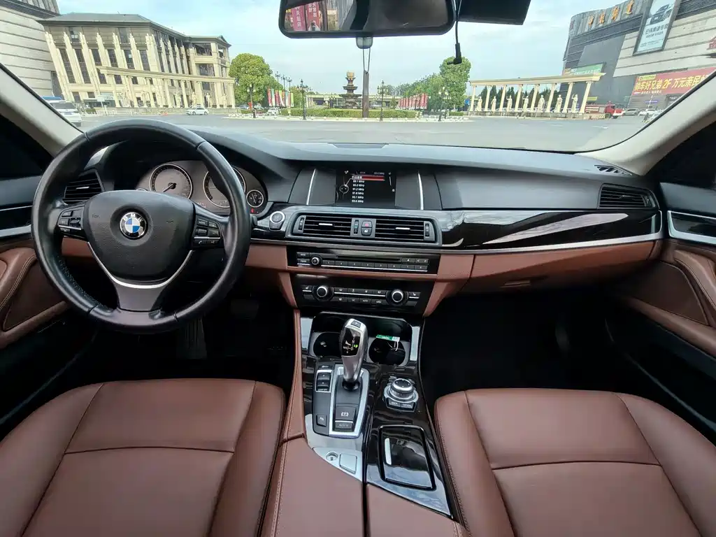 BMW 5 Series — миниатюра 16