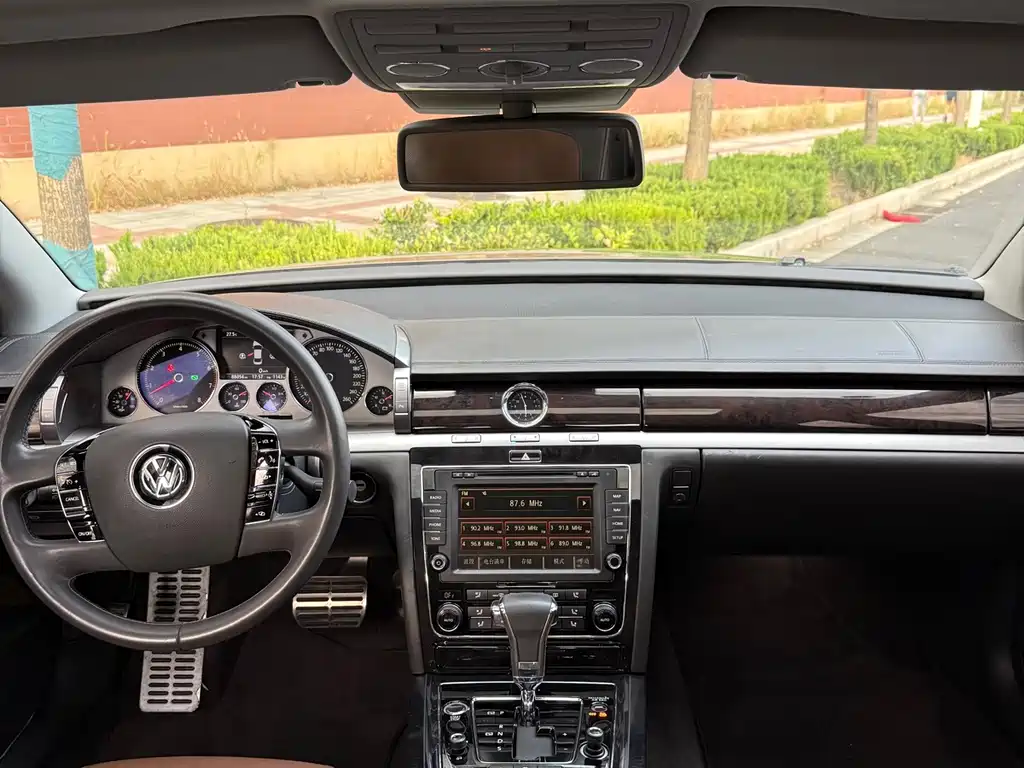 Volkswagen Phaeton — миниатюра 8