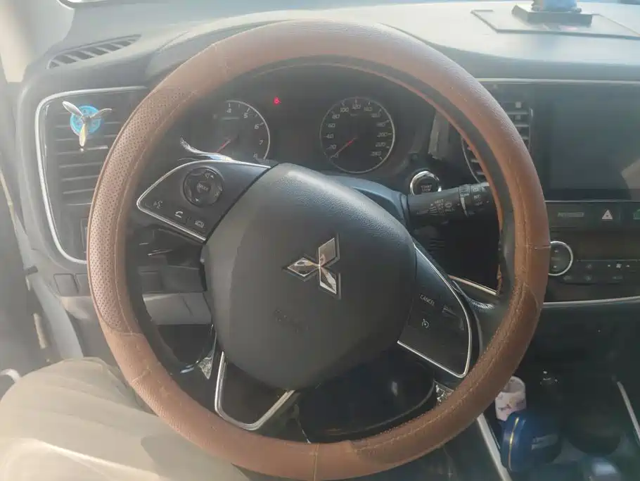 Mitsubishi Outlander — миниатюра 15