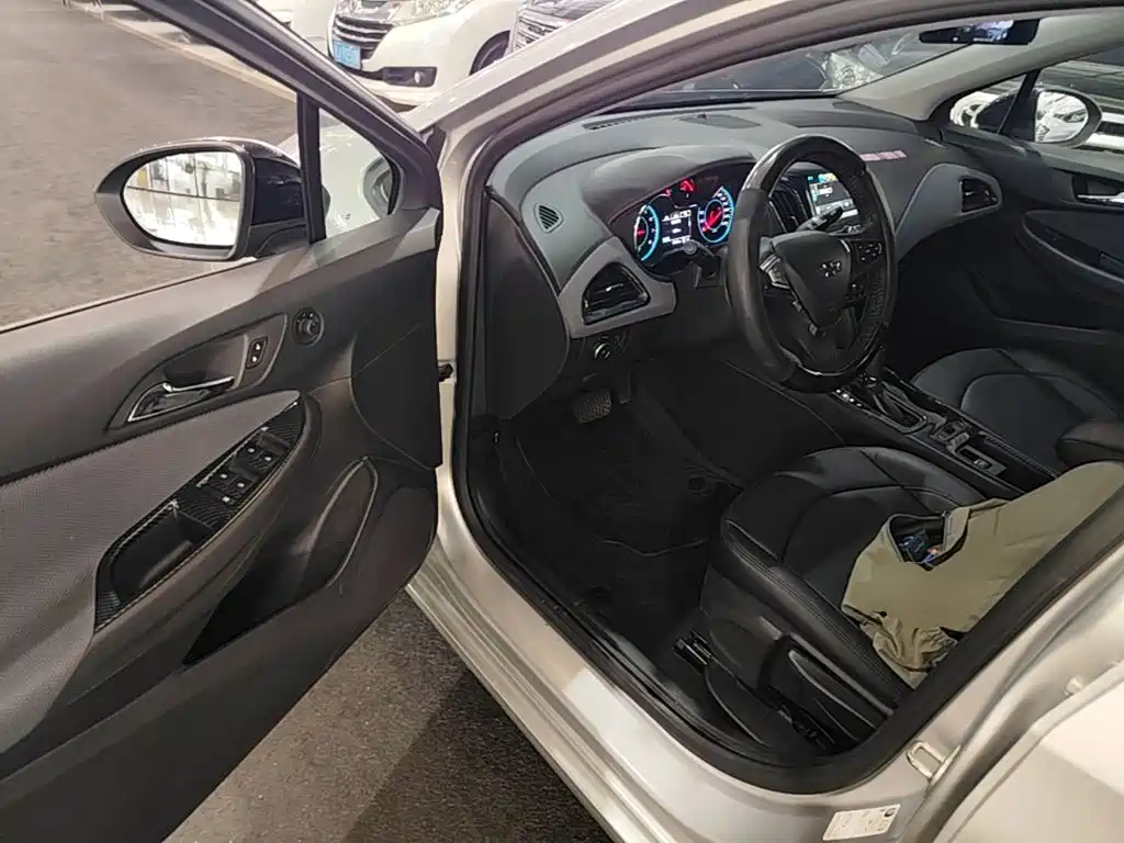 Chevrolet Cruze — миниатюра 16