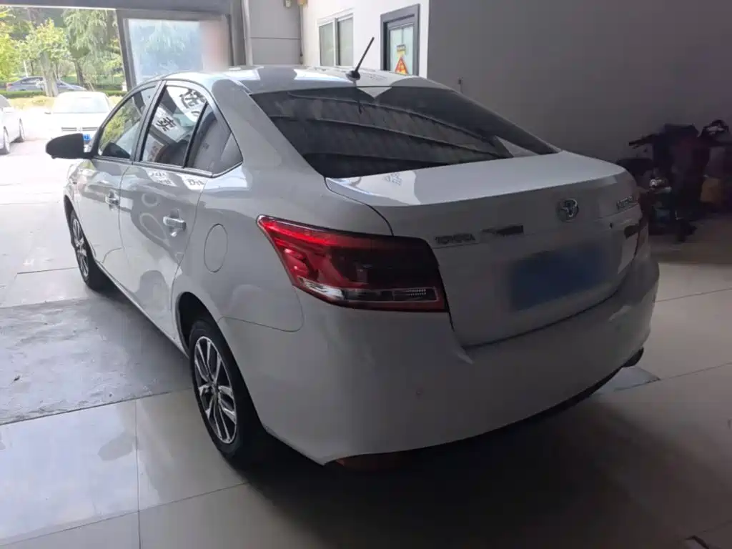 Toyota Yaris L — миниатюра 5