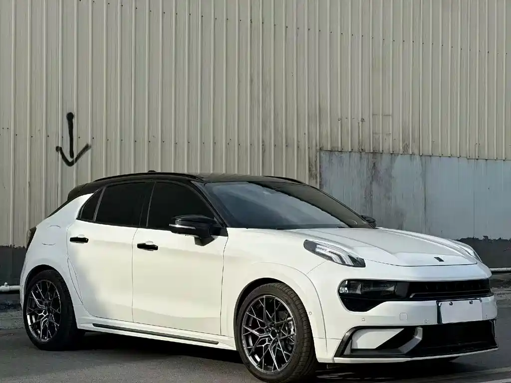 Lynk & Co 02 Hatchback — миниатюра 3